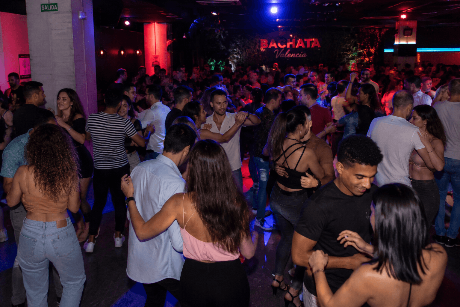Dónde bailar bachata en Valencia hoy: mejores sitios, días y consejos