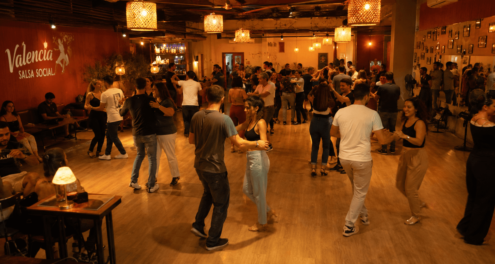 Sociales de salsa en Valencia hoy: cómo encontrarlos rápido